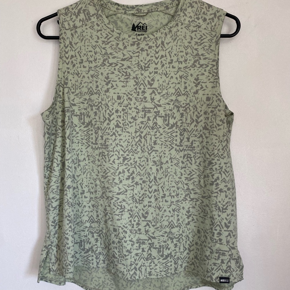 Rei women’s sleeveless shirt